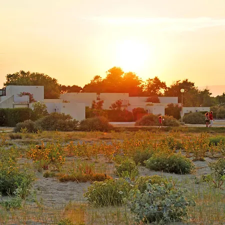 Vvf Villages « Les Portes Du Roussillon » Feriepark 2*